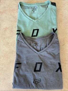 Fox Racing Heather Gray & Light Green V-Neck Camo Logo T-Shirts Set of 2